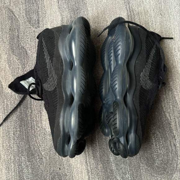 Nike mens Air Max Scorpion Flyknit BLACK/ ANTHRACITE-9 - Picture 3 of 8